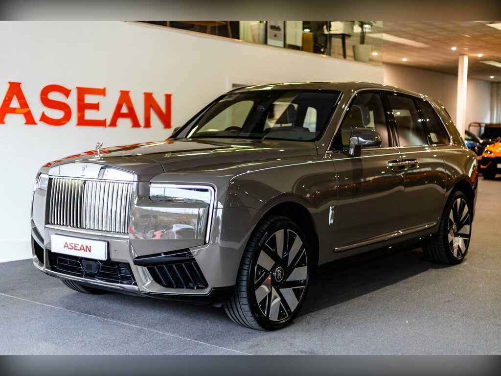 Rolls-Royce Cullinan Series II 6.75 V12 Suv Grey #4