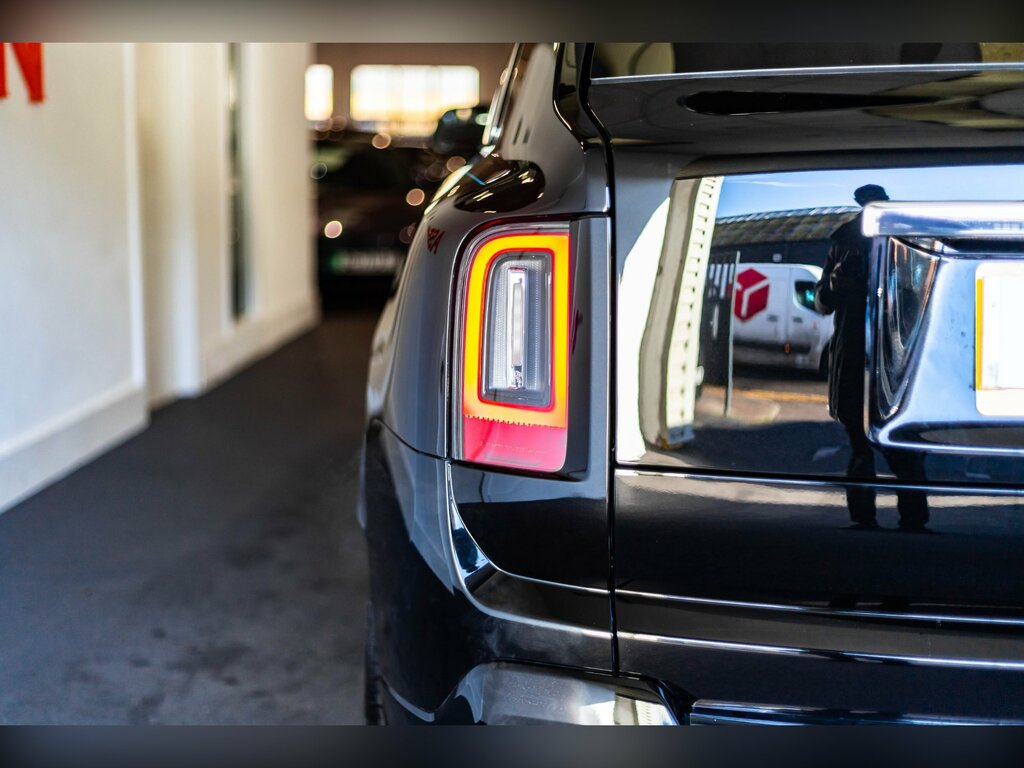 Rolls-Royce Cullinan Series II 6.75 V12 Suv Black #3