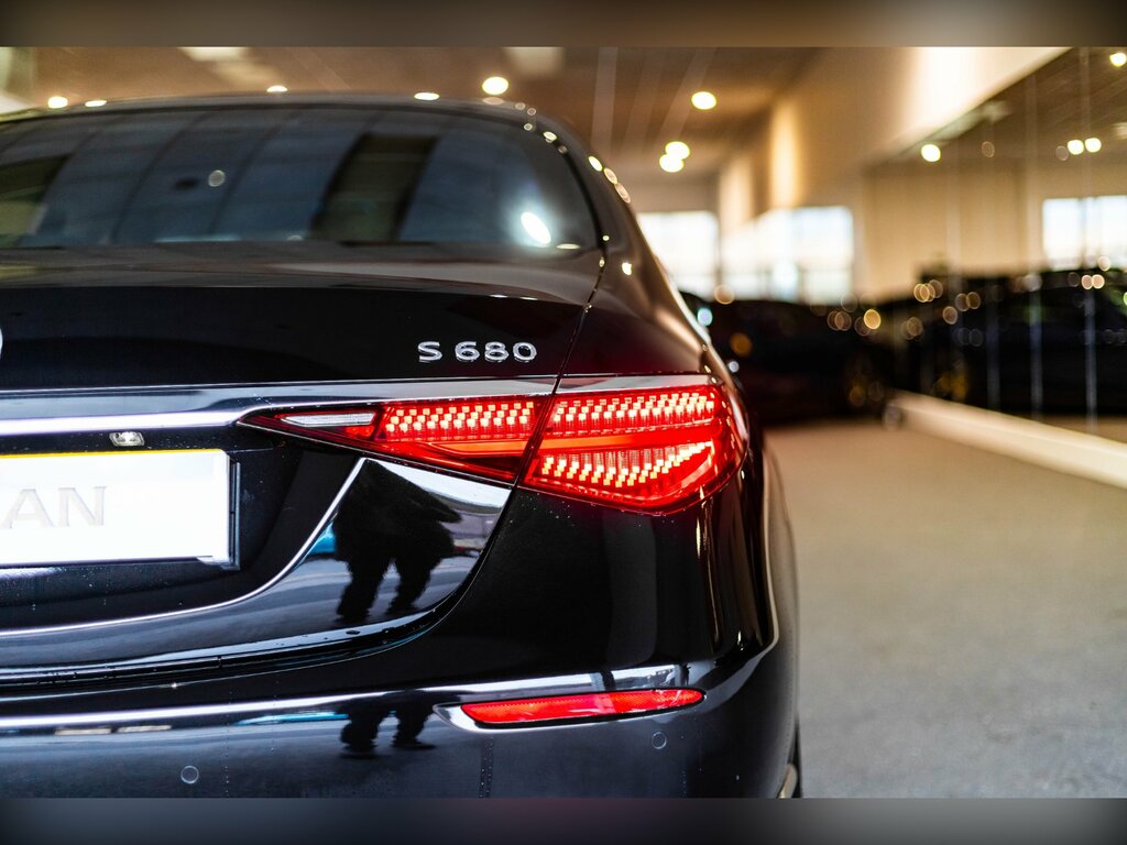 Mercedes-Benz Maybach S Class S680 Maybach V12 6.0 First Class Cabin Black #5