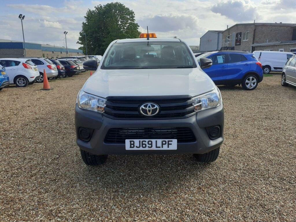 Toyota HILUX Pickup 2.4 D-4d Active 4Wd Euro 6 3.5T 2019 White #2