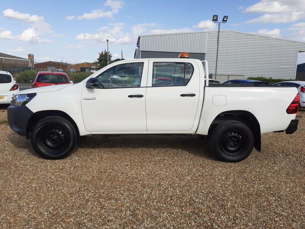 Toyota HILUX Pickup 2.4 D-4d Active 4Wd Euro 6 3.5T 2019 White #4