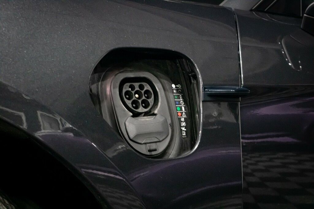 Porsche Taycan Performance Plus 93.4Kwh Turbo MC70UGX Grey #4