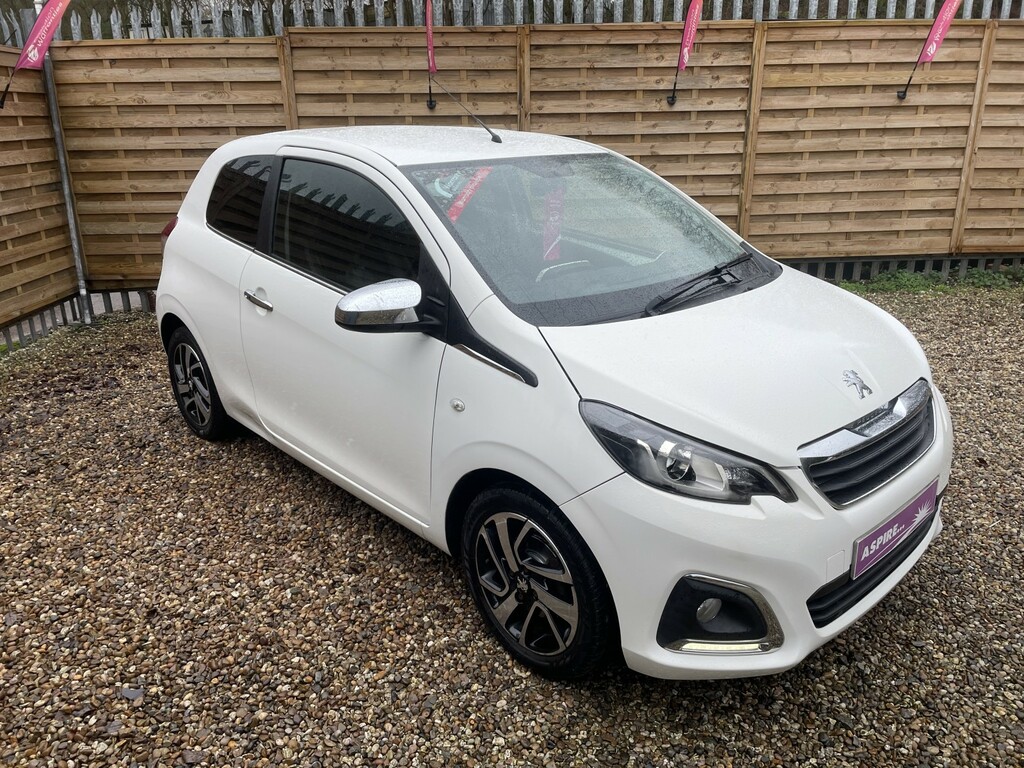 Peugeot 108 Hatchback 1.2 Vti Puretech Feline 2014 SL64HGZ White #4