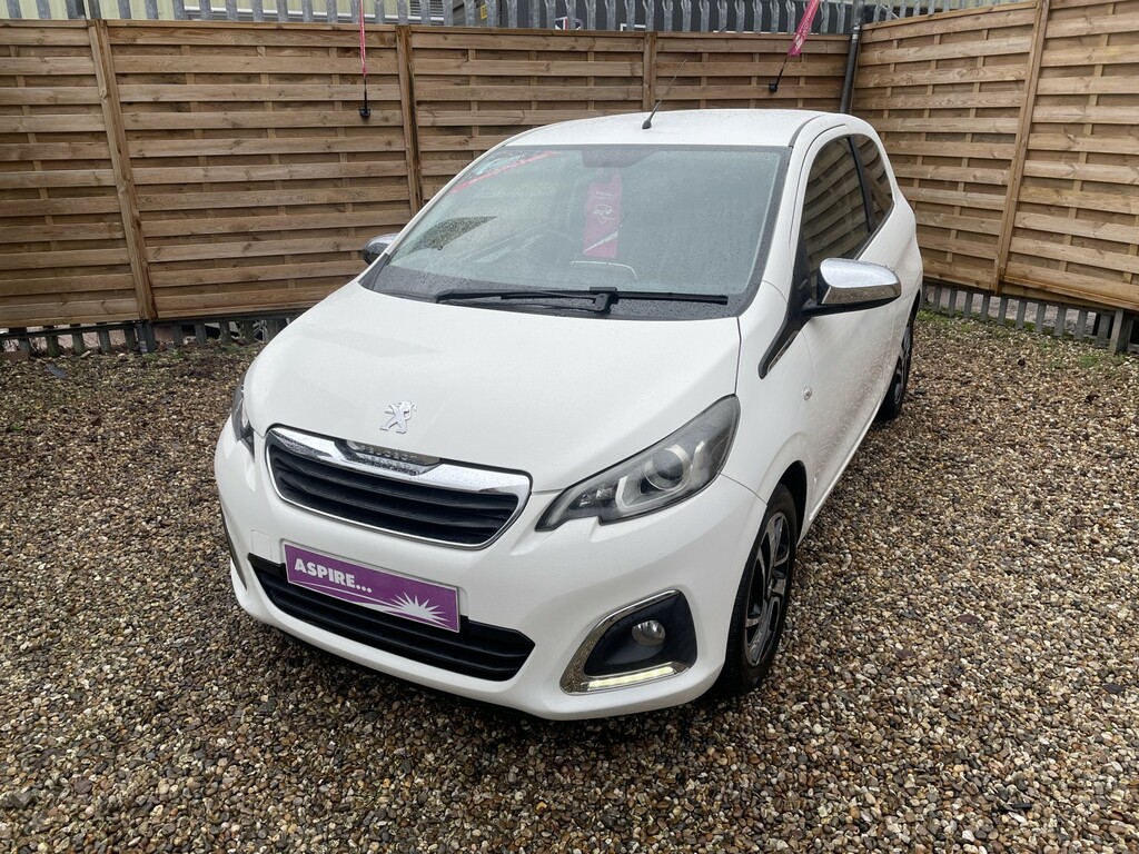 Peugeot 108 Hatchback 1.2 Vti Puretech Feline 2014 SL64HGZ White #2