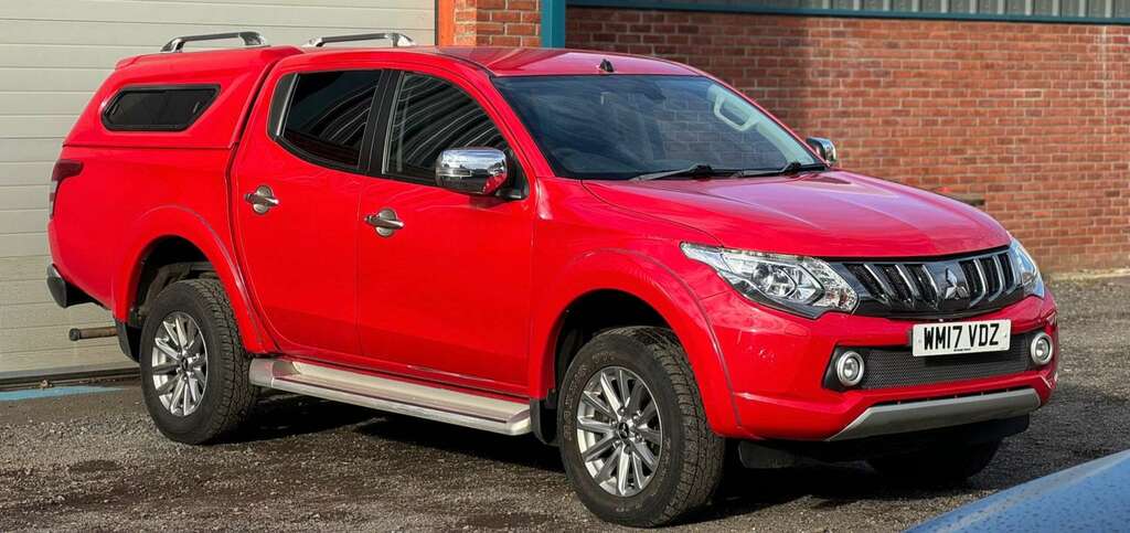 Mitsubishi L200 2.4 L200 Barbarian Di-d 4Wd Red