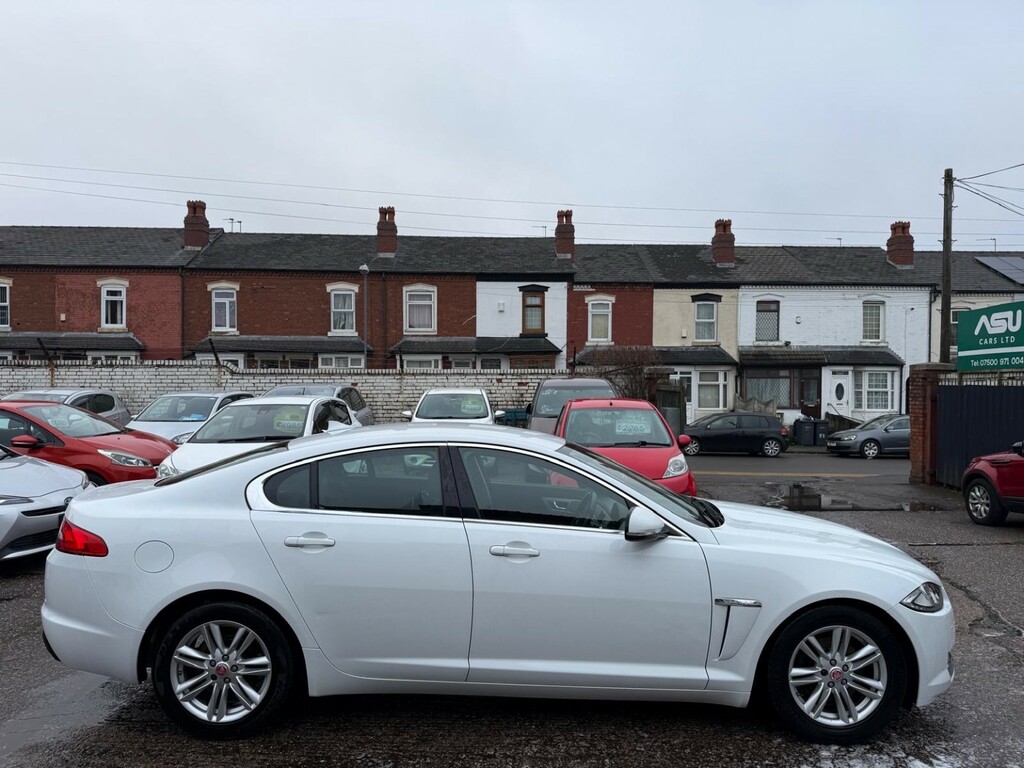 Jaguar XF Saloon 2.2 D Luxury 201464 LX64MKF White #2