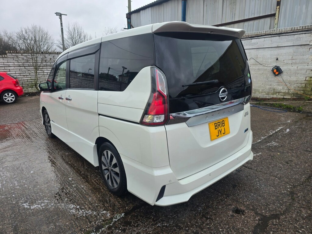 Nissan Serena Mpv White #5
