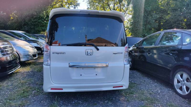 Honda StepWagon Spada - 2011 61 White #6
