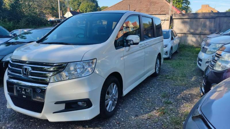 Honda StepWagon Spada - 2011 61 White #4