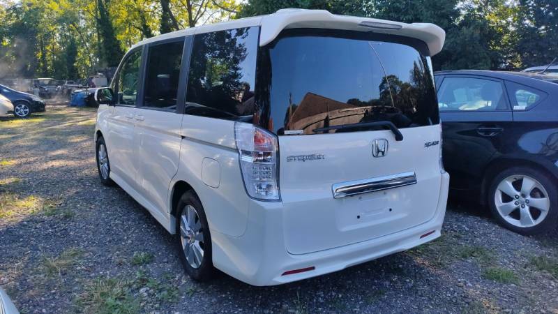 Honda StepWagon Spada - 2011 61 White #5