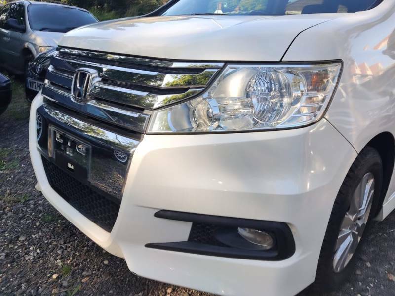 Honda StepWagon Spada - 2011 61 White #3