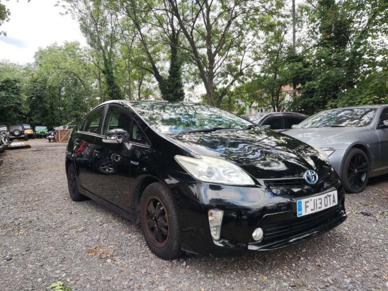 Toyota Prius 1.8 Vvti T3 Cvt - 2013 13 FJ13OTA Black #2
