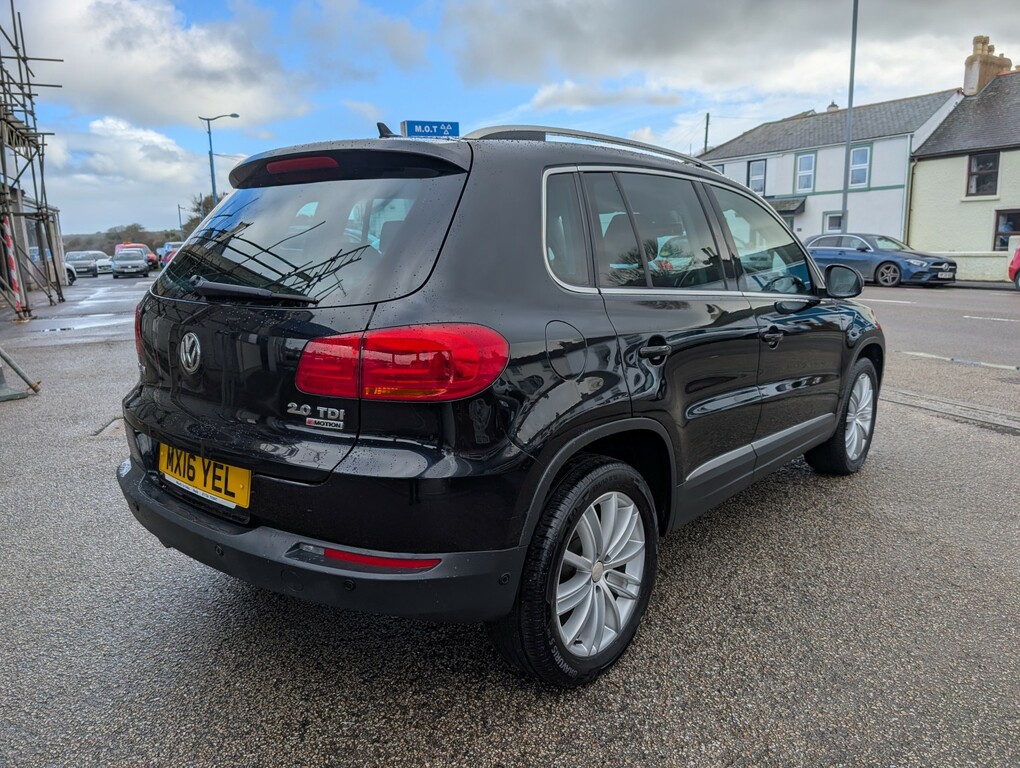 Volkswagen Tiguan 2.0 Tdi Bluemotion Tech Match Edition Dsg MX16YEL Black #4