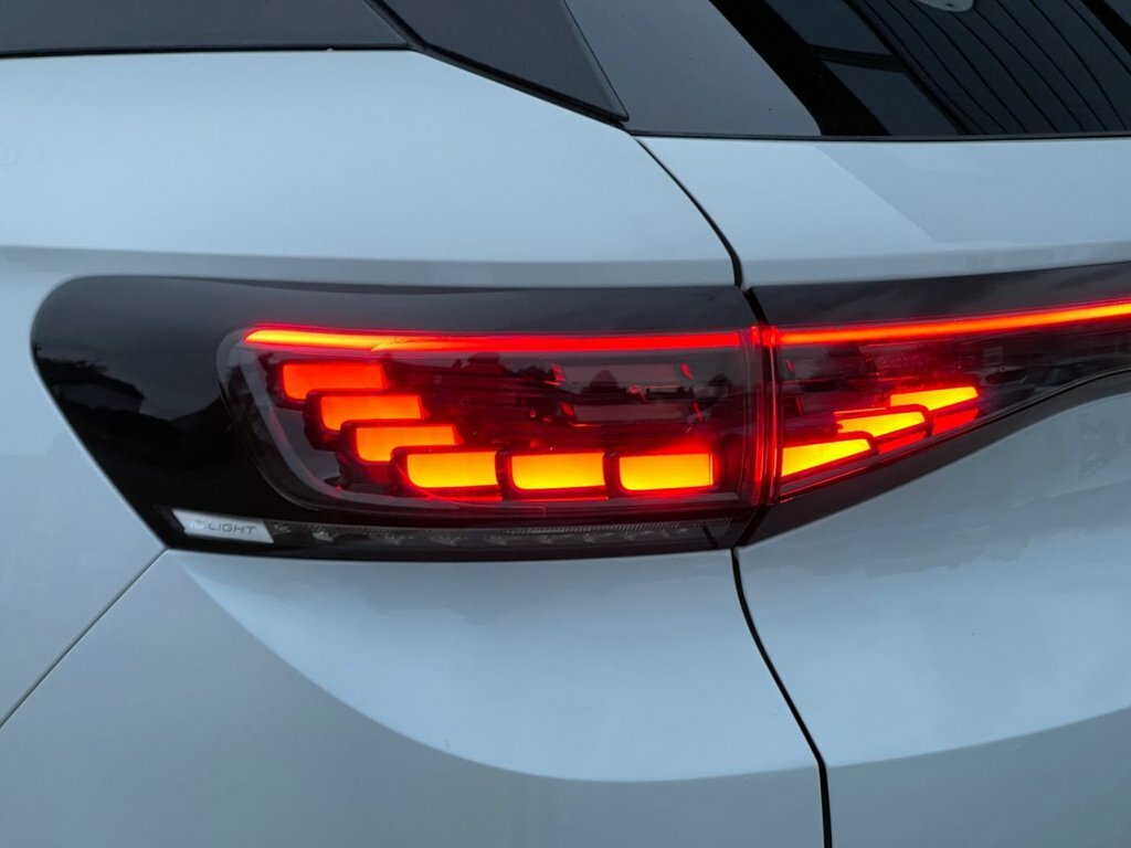 Volkswagen ID.4 Suv LN74OYX White #5