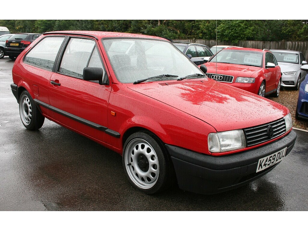 Volkswagen Polo 1.0 Cl Coupe U889 Red