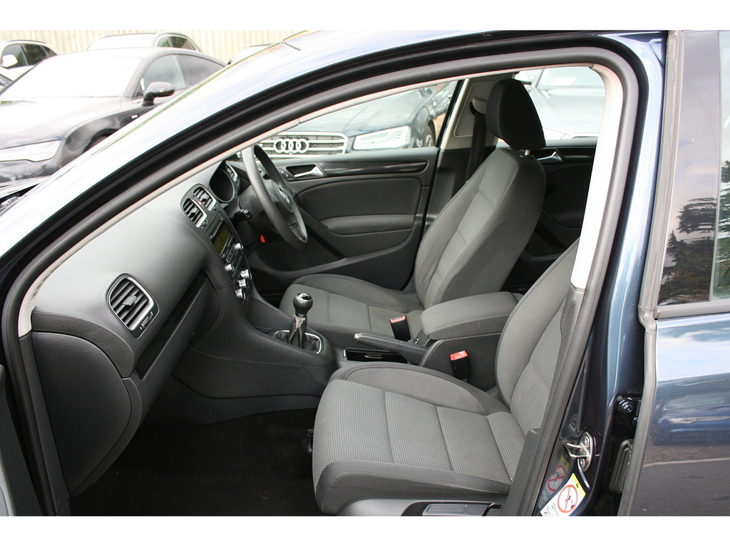 Volkswagen Golf 1.6 Tdi Se U895 LG10HBO Blue #2