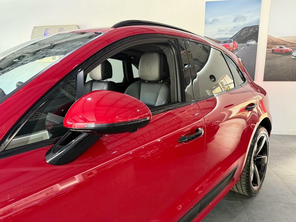 Porsche Macan Suv 2.9 T V6 Turbo 202121 Red #2