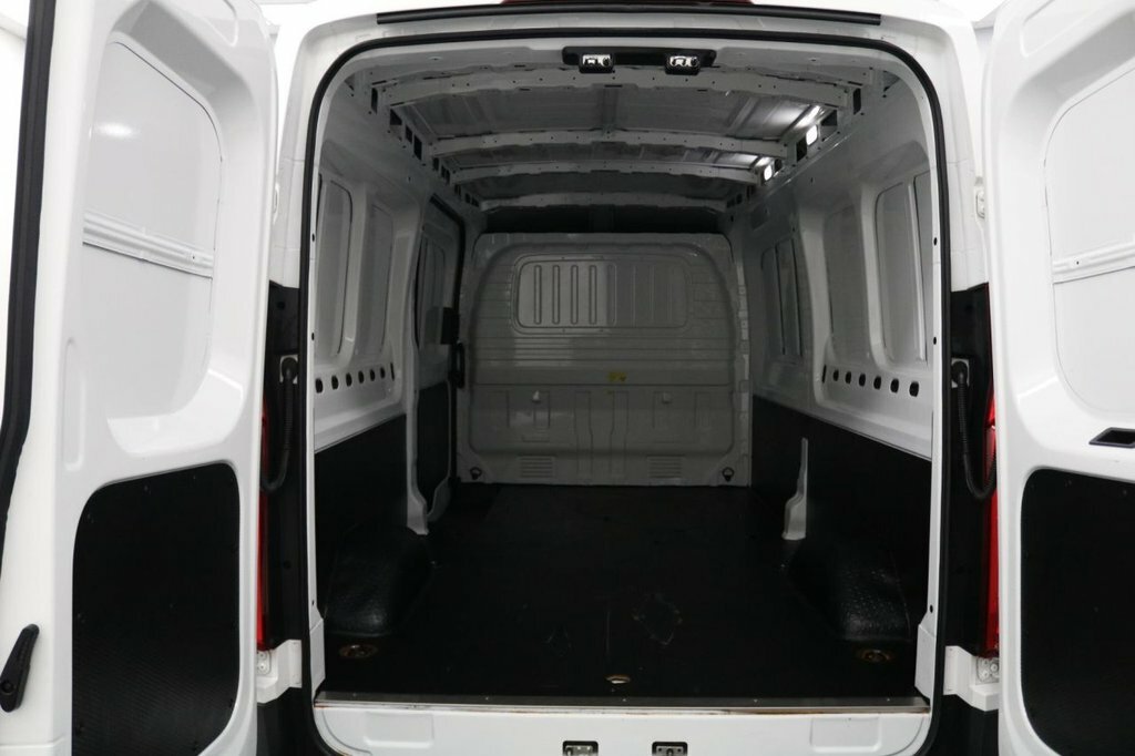 Maxus eDeliver 9 Mpv White #4