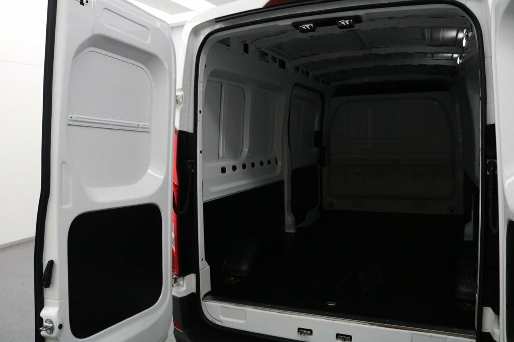 Maxus eDeliver 9 Mpv White #17