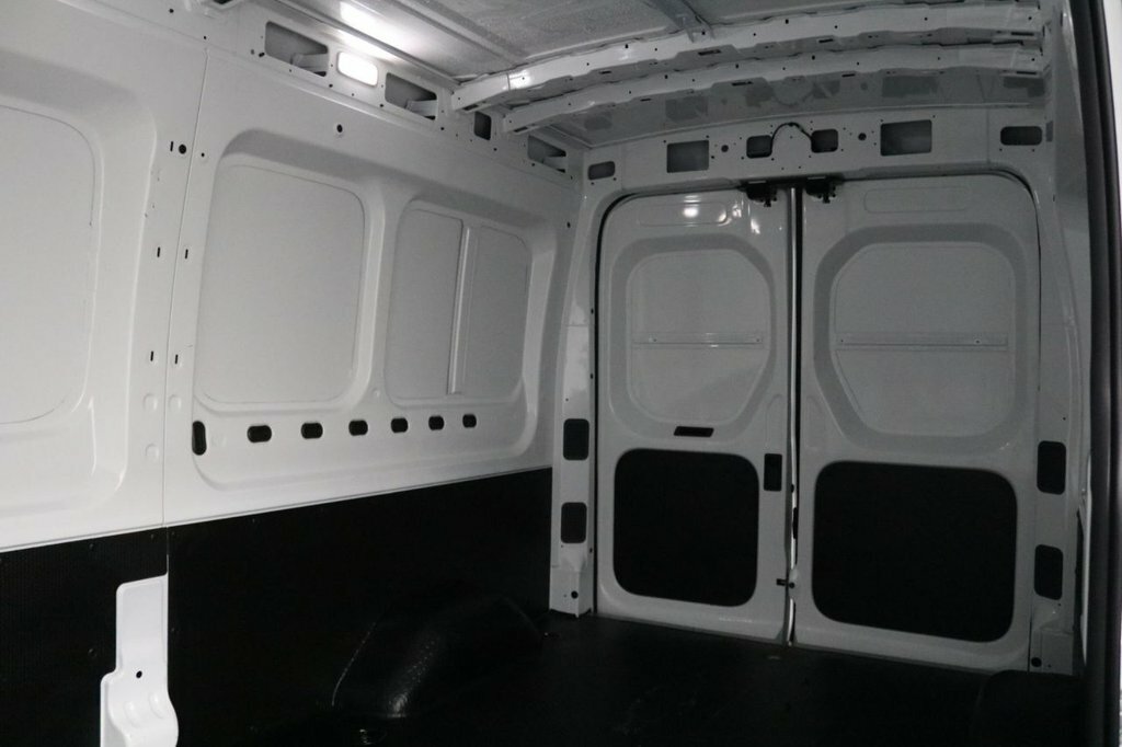 Maxus eDeliver 9 Mpv White #16