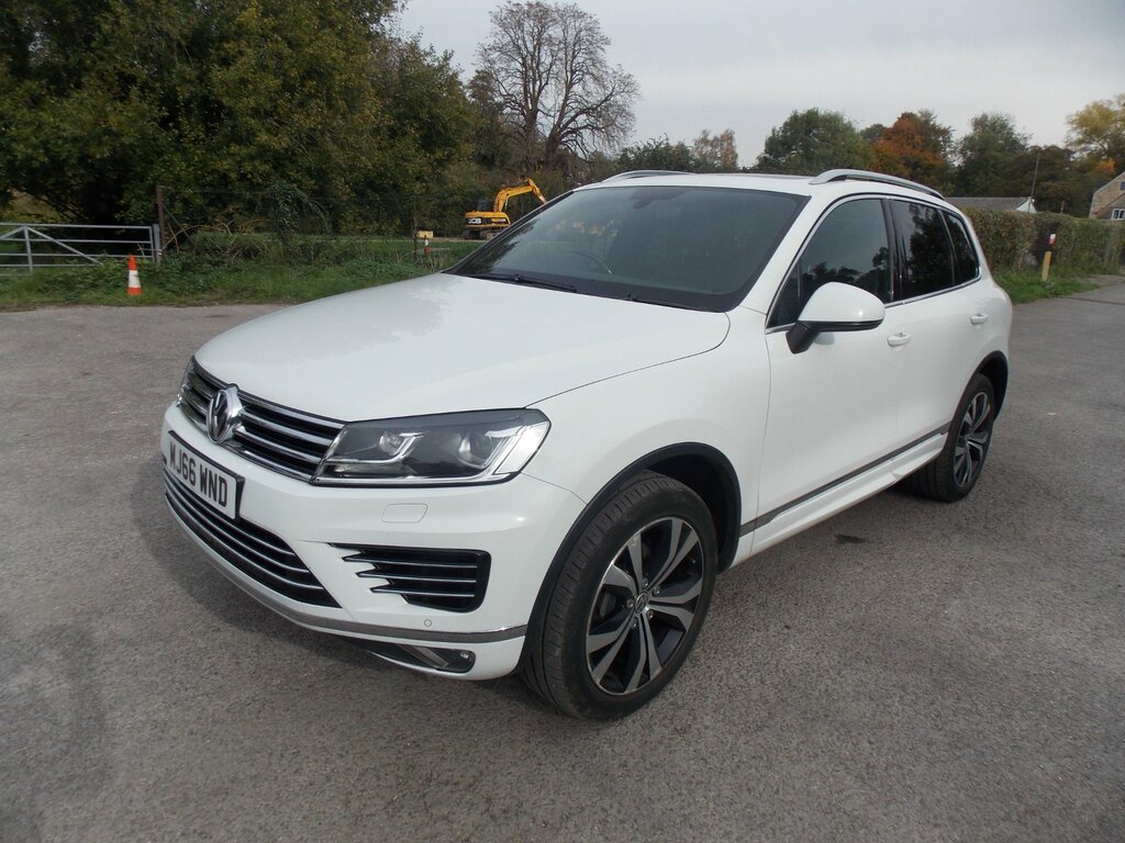 Volkswagen Touareg 3.0 Tdi V6 Bluemotion Tech R-line Suv T MJ66WND White #2