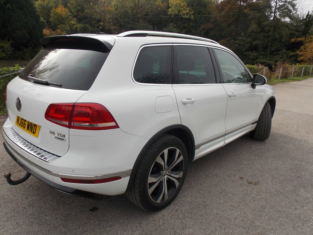 Volkswagen Touareg 3.0 Tdi V6 Bluemotion Tech R-line Suv T MJ66WND White #4