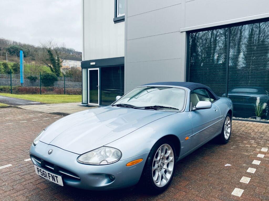 Jaguar XK8 4.0 Convertible Blue