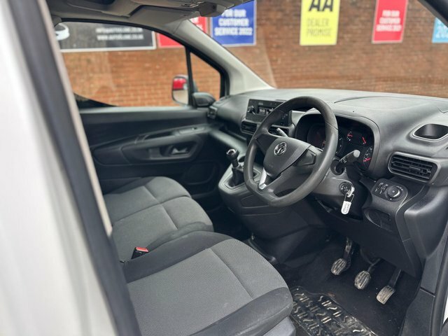 Vauxhall Combo Turbo D 2000 Edition NG69BXZ White #5