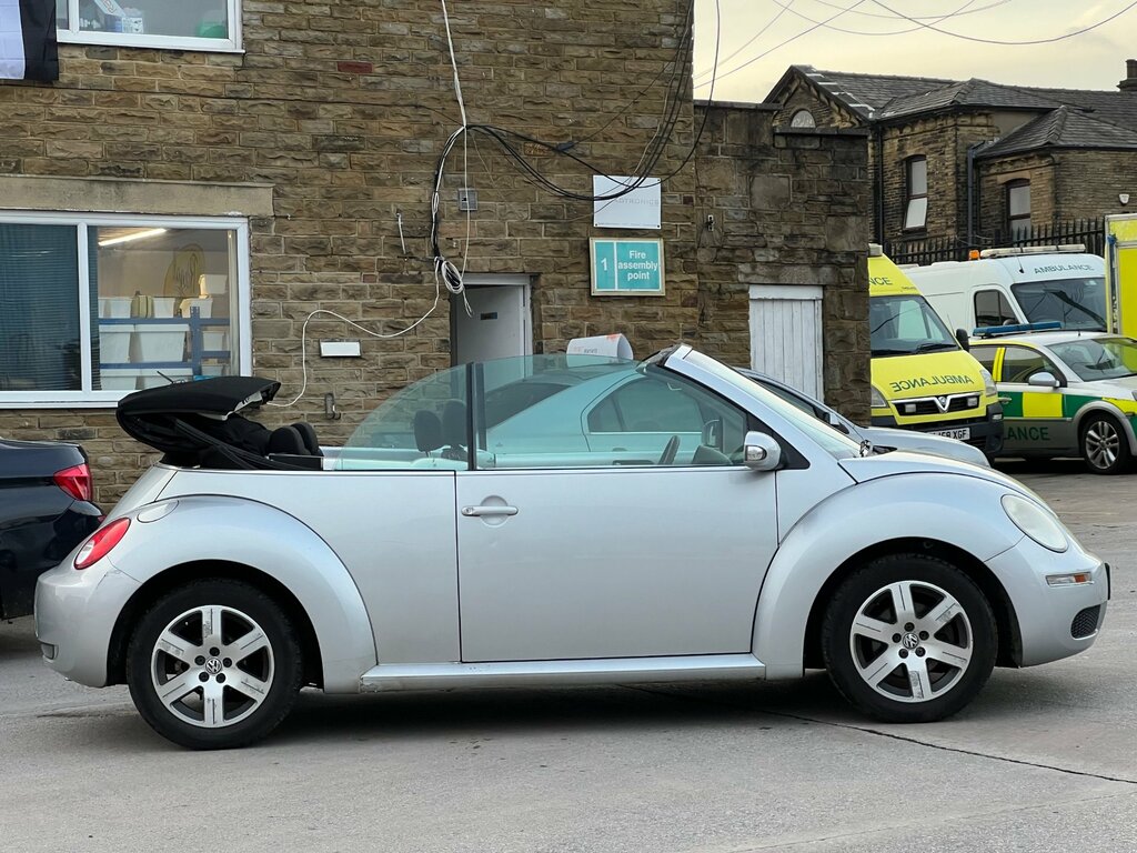 Volkswagen Beetle Luna 8V 2-Door HG57YBJ Silver #2