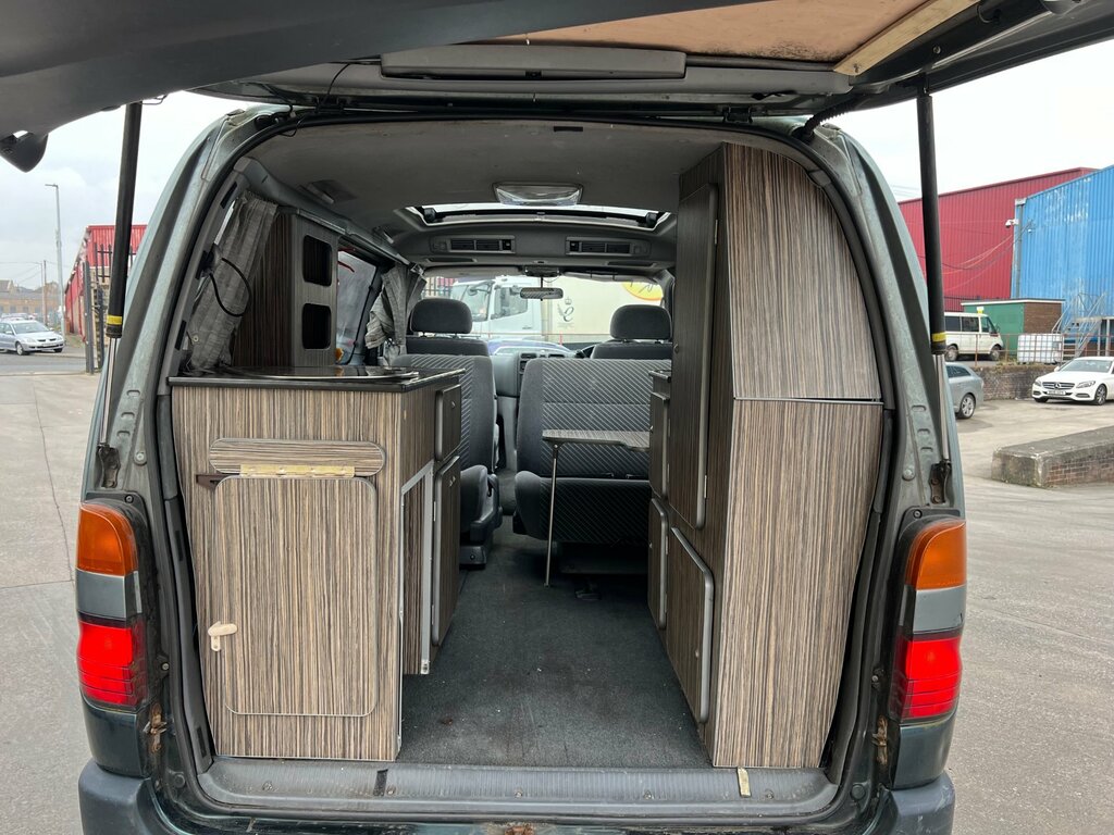 Toyota Granvia 3.0 Td Green #10