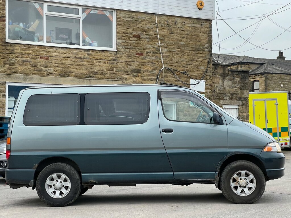 Toyota Granvia 3.0 Td Green #2