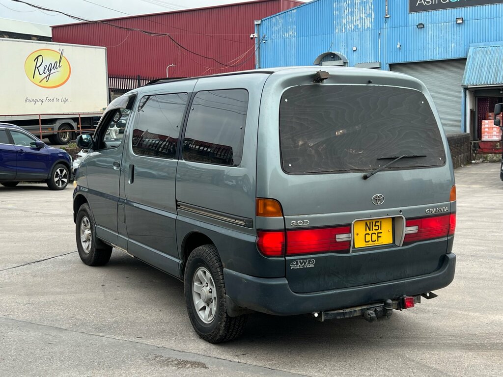 Toyota Granvia 3.0 Td Green #5