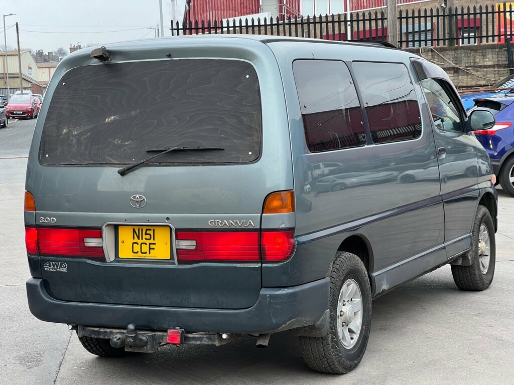 Toyota Granvia 3.0 Td Green #3