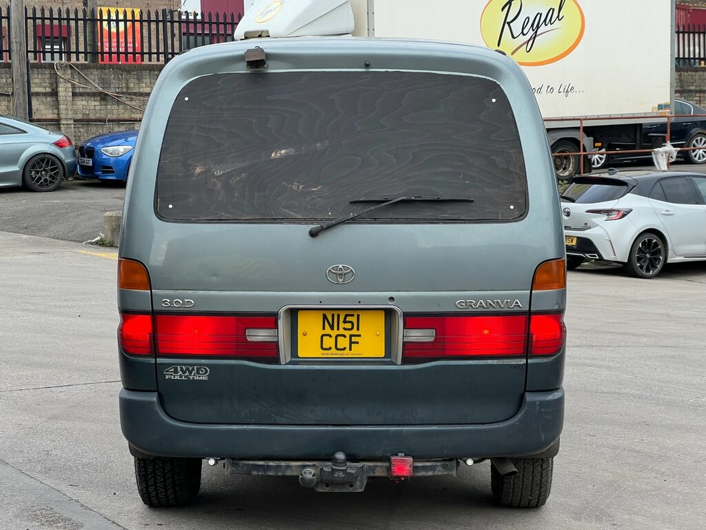 Toyota Granvia 3.0 Td Green #4