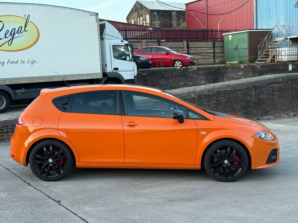 Seat Leon 2.0 Tfsi Cupra Hatchback Euro 4 DG09UUR Orange #2
