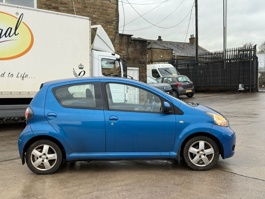 Toyota Aygo 1.0 Vvt-i Blue Hatchback Euro 4 Blue #2