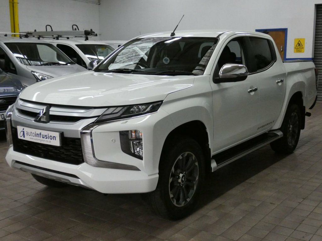 Mitsubishi L200 2.2L Dc Barbarian X White