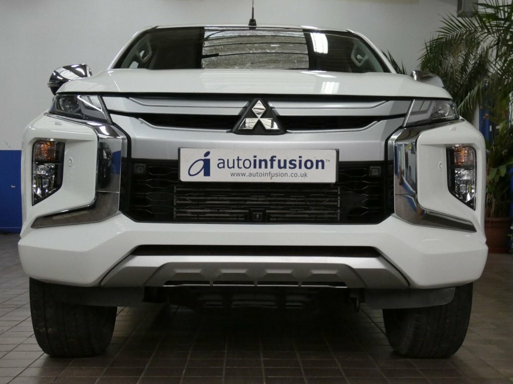 Mitsubishi L200 2.2L Dc Barbarian X White #4