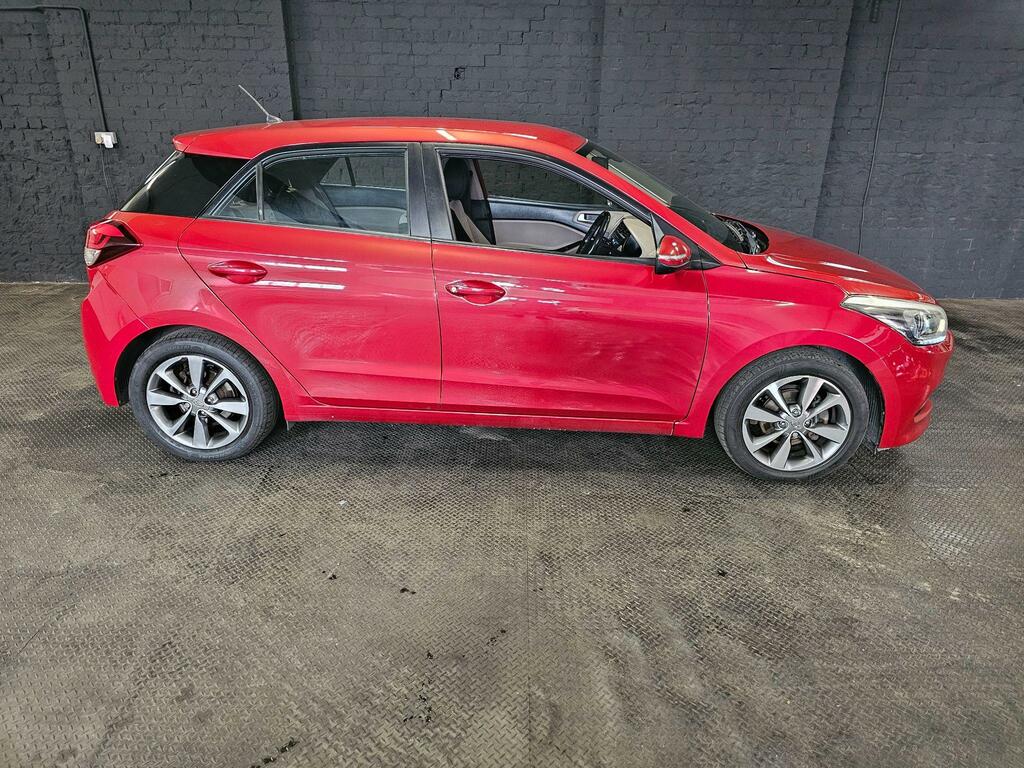 Hyundai I20 1.2 Blue Drive Se Euro 6 Ss VK15AFX Red #6