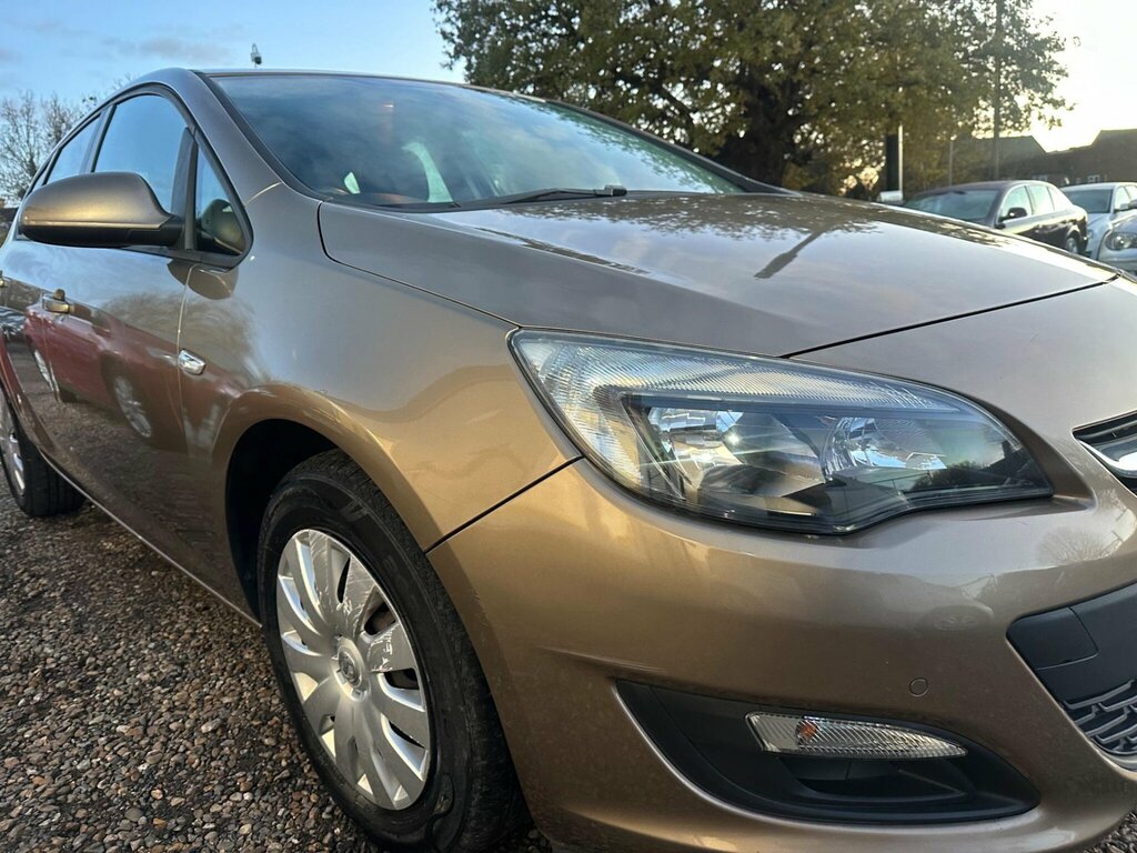 Vauxhall Astra 1.6 16V Exclusiv Euro 5 #6