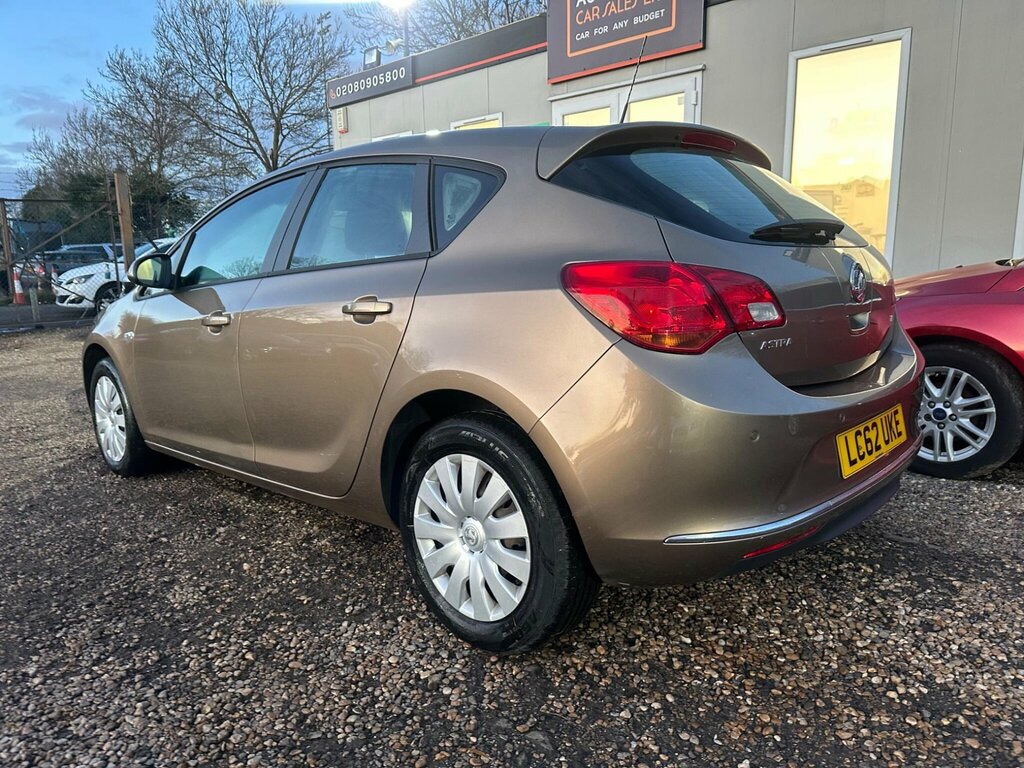 Vauxhall Astra 1.6 16V Exclusiv Euro 5 #4
