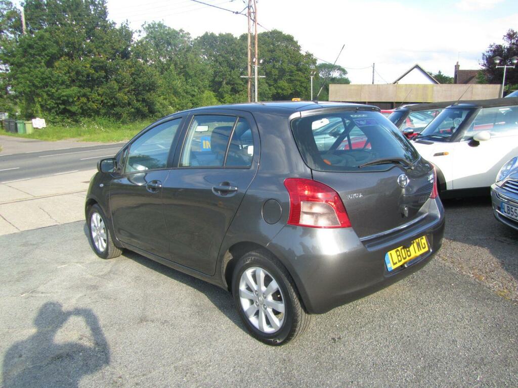 Toyota Yaris Hatchback 1.3 Vvt-i Tr 2008 Grey #3