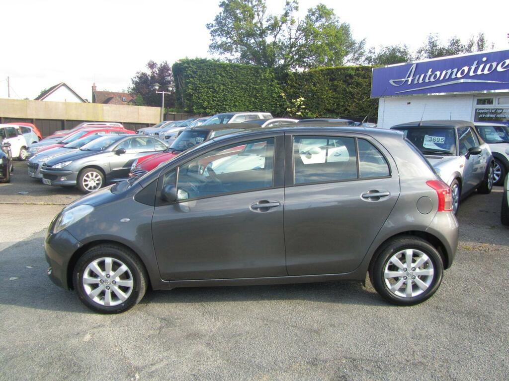 Toyota Yaris Hatchback 1.3 Vvt-i Tr 2008 Grey #2