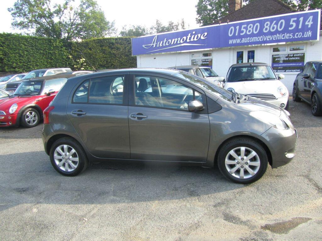 Toyota Yaris Hatchback 1.3 Vvt-i Tr 2008 Grey #4