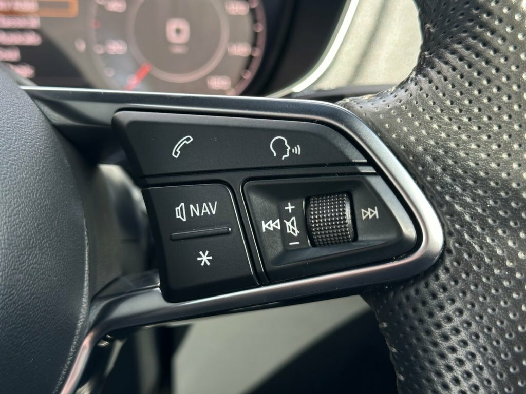 Audi TT 1.8L Black Edition GC17KKH White #5