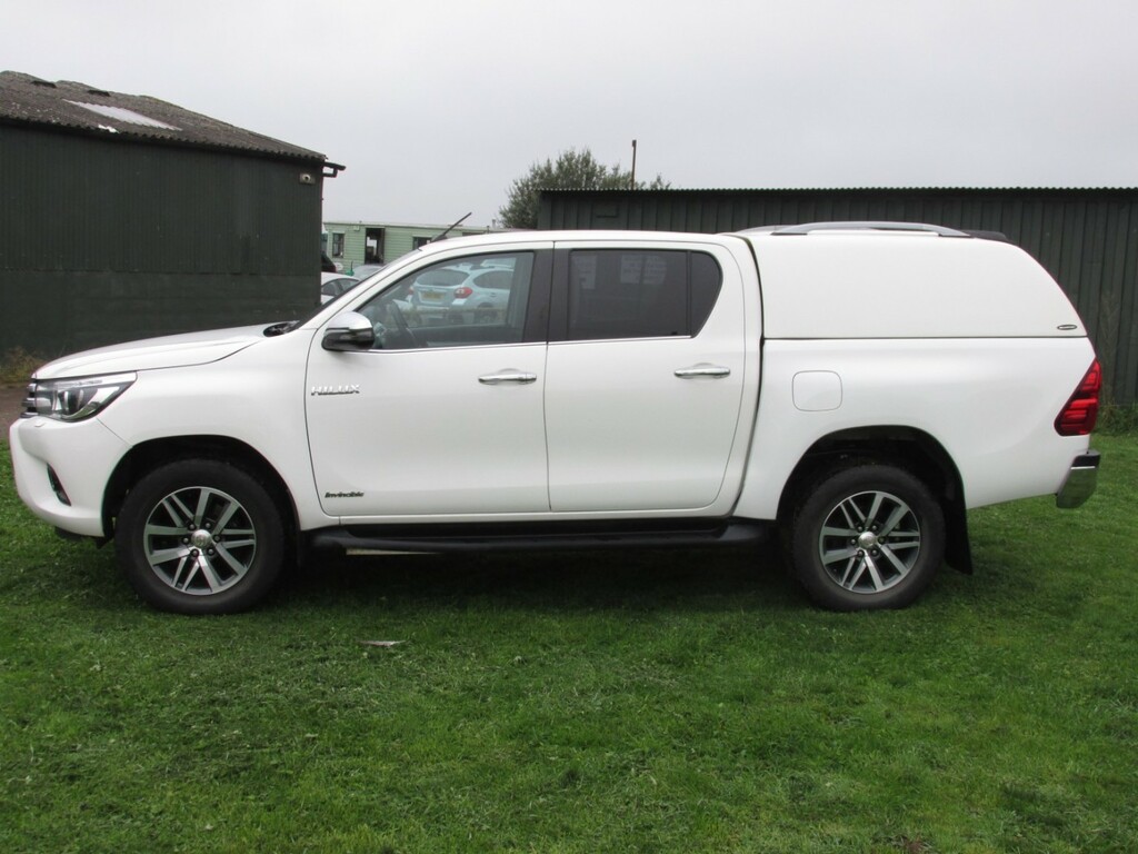 Toyota HILUX Invincible 4X4 D-4d Dcb FD69NZR White #4