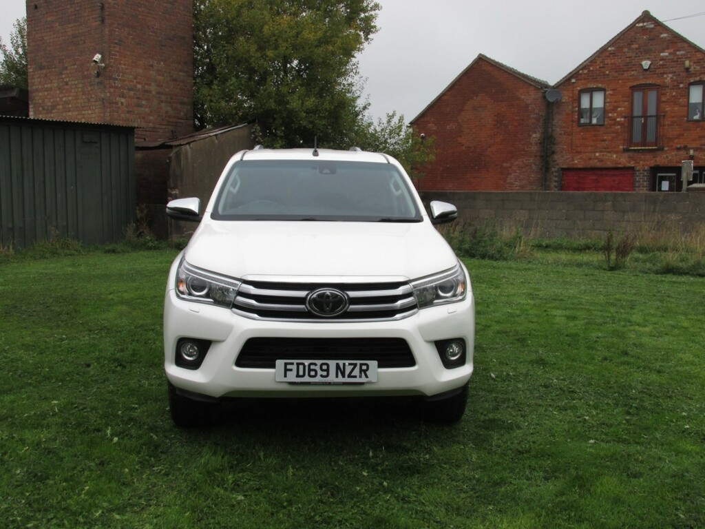 Toyota HILUX Invincible 4X4 D-4d Dcb FD69NZR White #2