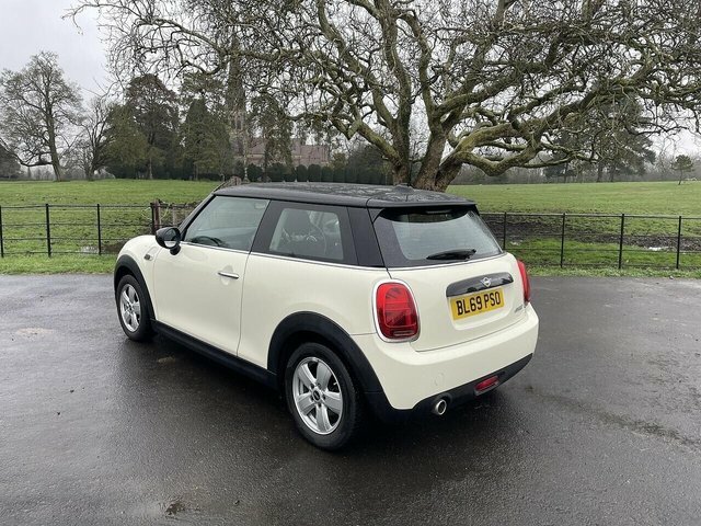 Mini Hatch 2019 1.5 Cooper Classic Hatchback Manua BL69PSO White #2