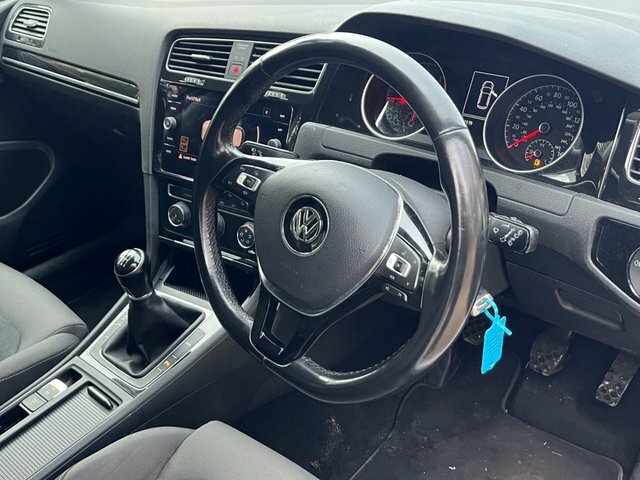 Volkswagen Golf 1.5 Tsi Evo Gt YH68URG White #4
