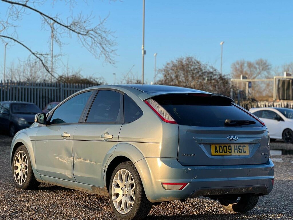 Ford Focus Hatchback 1.6 Zetec 200909 AO09HSC Blue #4